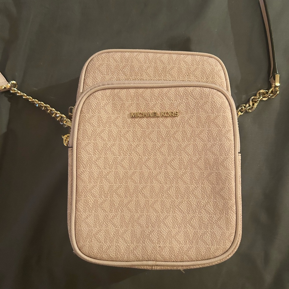 Michael Kors Beige Crossbody Bag with Gold Chain - Picture 4 of 5